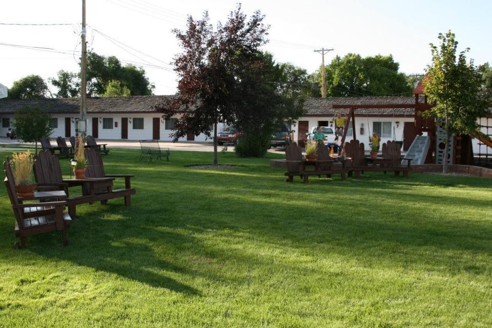 Covered Wagon Motel Lusk Wy Exterior photo