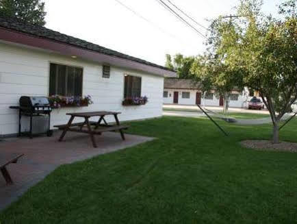 Covered Wagon Motel Lusk Wy Exterior photo